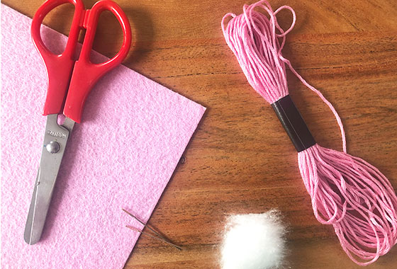 Filzherzen, Filz, Muttertag, Rosa, Pink, Handarbeit, Sticken, DIY; was man dafür braucht