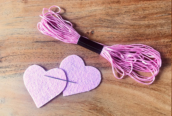 Filzherzen, Filz, Muttertag, Rosa, Pink, Handarbeit, Sticken, DIY; Schritt2, Anleitung
