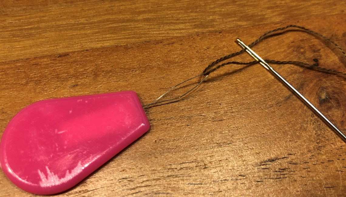 Sticken, Nadeleinfädler