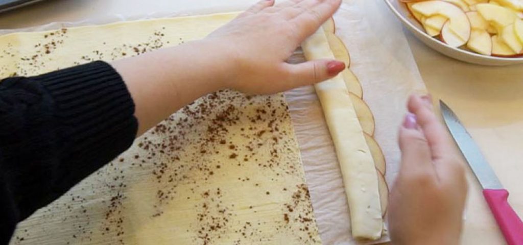 schrit 7 Blätterteigrosen, Blätterteigapfelrosen, Rezept, Anleitung, nachmachen, Muttertag, DIY